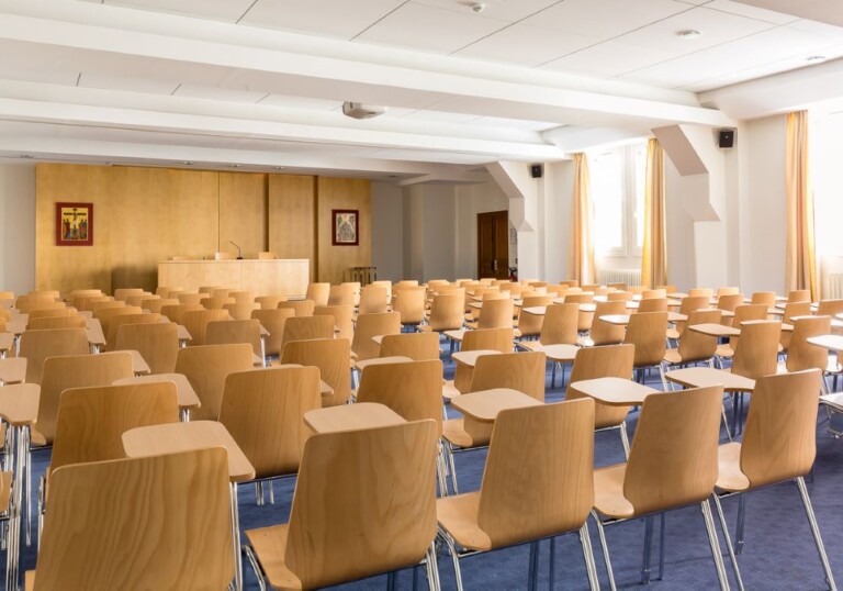 Salle de conférence Sainte Irenée de l'hôtellerie de la Basilique